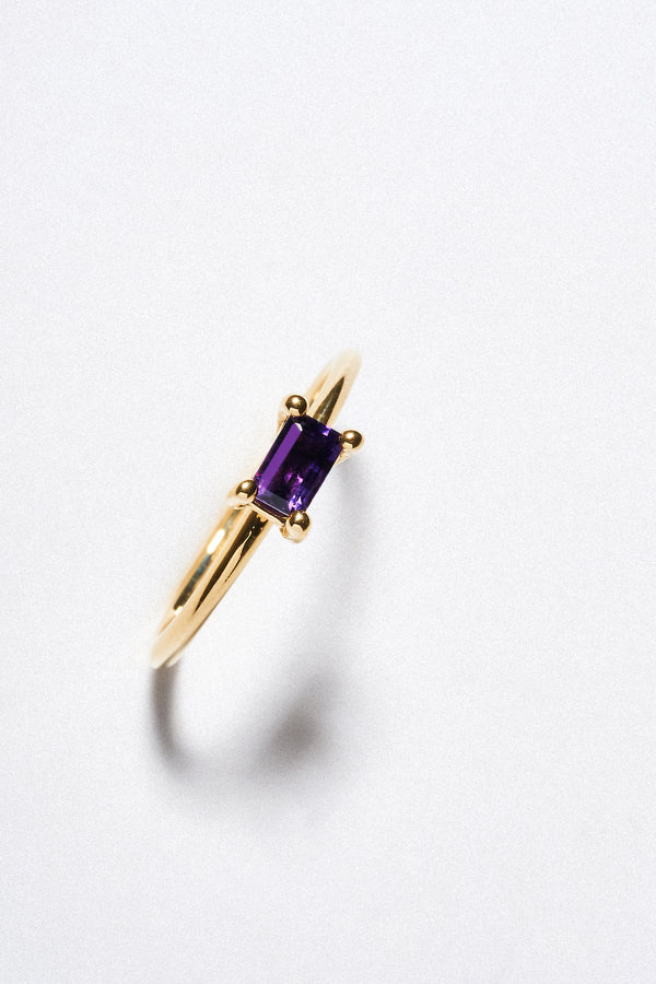 Anillo Amatista Horizontal Oro Amarillo Corte Esmeralda