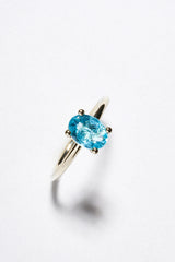 Anillo Apatita Ovalada Oro Blanco