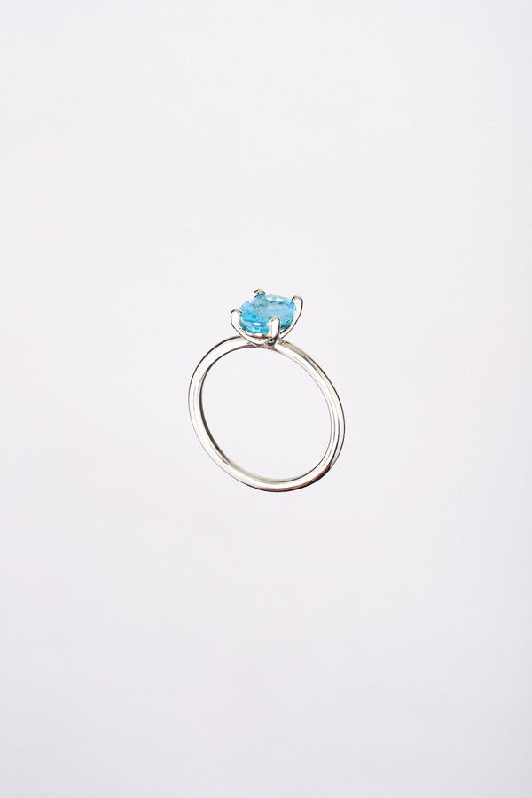 Anillo Apatita Ovalada Oro Blanco