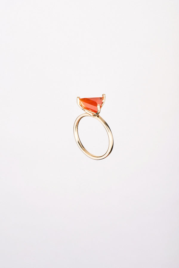 Anillo Opalo De Fuego Corte triangulo Oro Amarillo